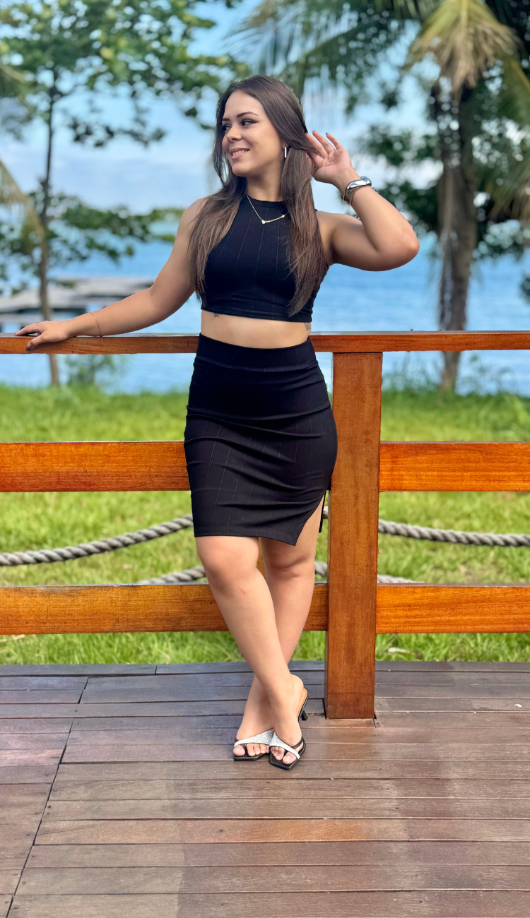 Saia Preta Midi Encanto da Mulher