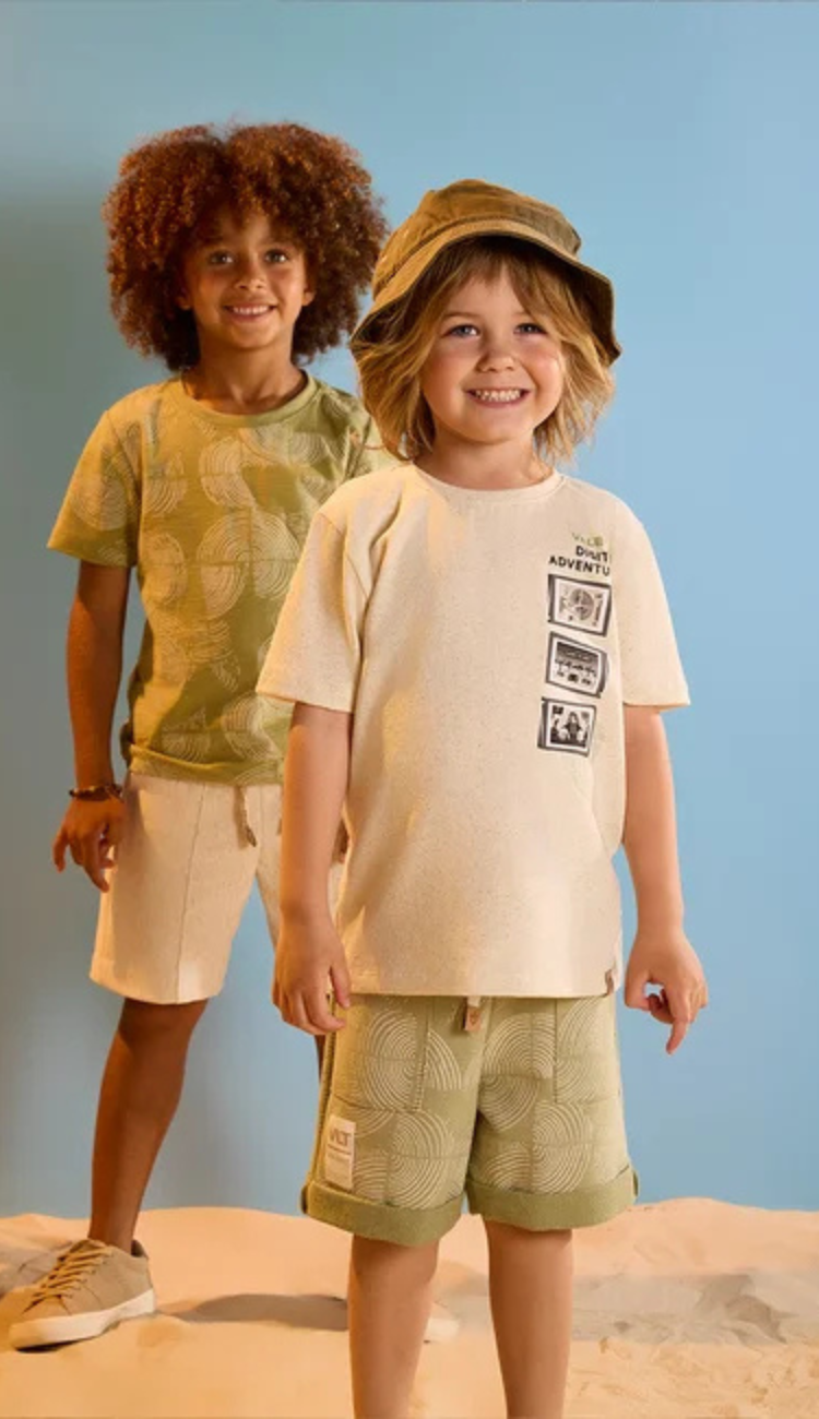 Conjunto Infantil Camiseta com Linho e Bermuda Estampada