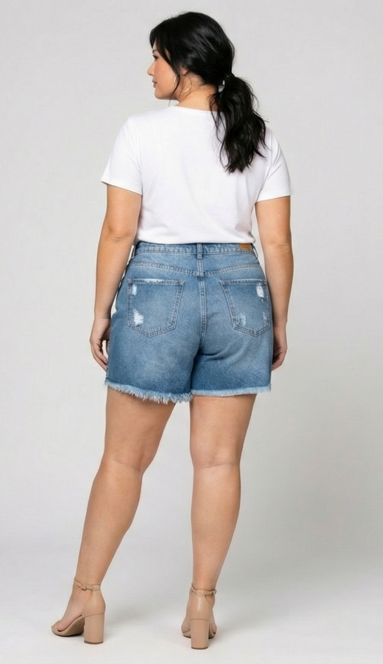 Short Jeans Feminino com rasgos